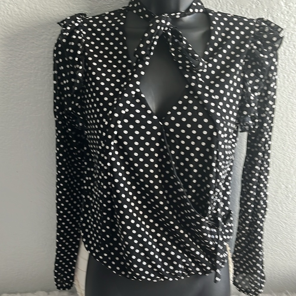 Fancy polkadot blouse, cold shoulder black-and-white